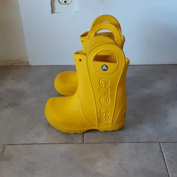 CROCS  SIZE  8 KIDS - Picture 2 of 5